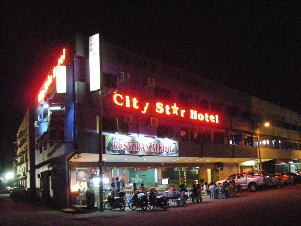 City Star Hotel Kulai Buitenkant foto
